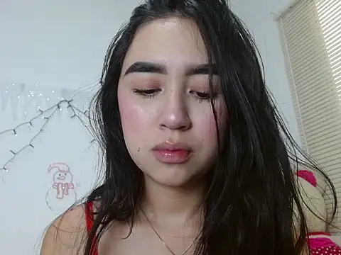 Snapshot of SiennaLorens chatting on 12.18.25 SiennaLorens online show from 12.18.25