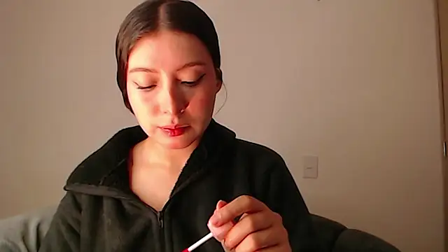 Snapshot of -Ivonny- chatting on 12.05.25 -Ivonny- online show from 12.05.25