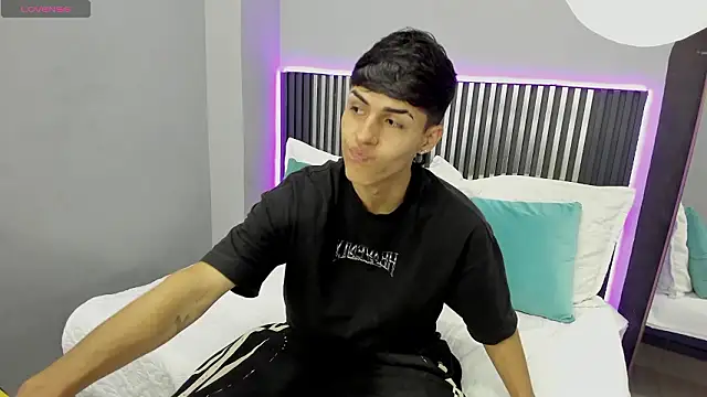 Ethan Jamees online show from 03.03.26