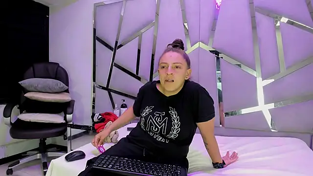 Alyssa Noah online show from 04.08.26