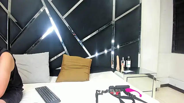 Alyssa Noah online show from 04.16.26