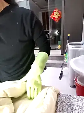 mimi2052 online show from 12.15.25