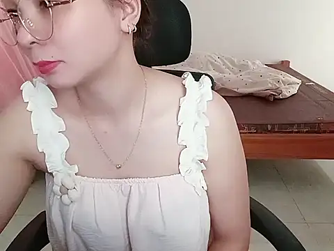 Snapshot of BabyDoll1999 chatting on 05.28.26 BabyDoll1999 online show from 05.28.26