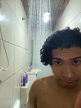 Snapshot of nvh18Aklzim chatting on 12.14.25 nvh18Aklzim online show from 12.14.25