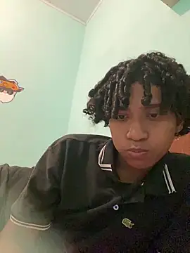 Snapshot of nvh18Aklzim chatting on 12.18.25 nvh18Aklzim online show from 12.18.25