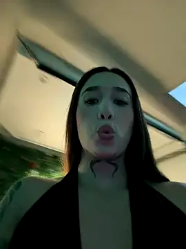 Snapshot of Annavyx chatting on 11.27.25 Annavyx online show from 11.27.25