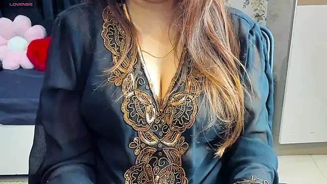 Snapshot of shawtty_lakshika23 chatting on 12.14.25 shawtty lakshika23 online show from 12.14.25