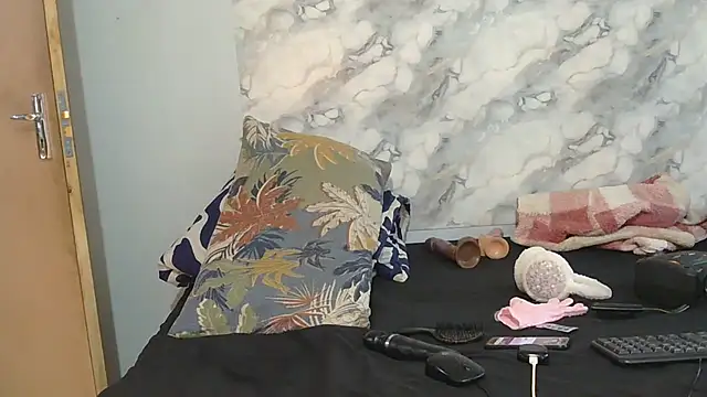 Snapshot of SexyZuluBarbie chatting on 06.15.26 SexyZuluBarbie online show from 06.15.26