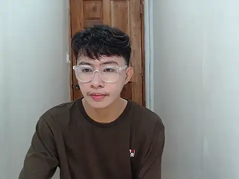 Snapshot of asiantwink0000 chatting on 12.21.25 asiantwink0000 online show from 12.21.25