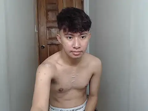 Snapshot of asiantwink0000 chatting on 01.13.26 asiantwink0000 online show from 01.13.26