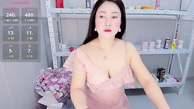 Wan-Yun-520 online show from 06.16.26