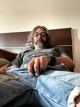 Snapshot of maxxporong chatting on 12.15.25 maxxporong online show from 12.15.25