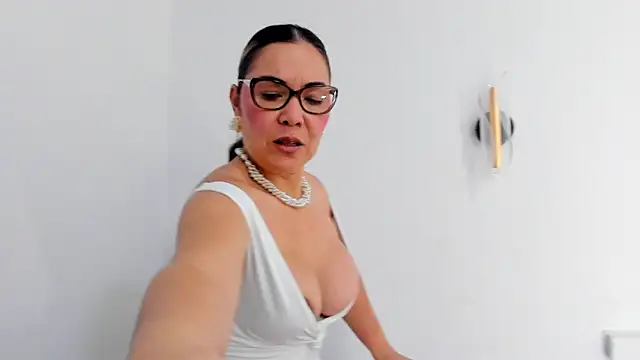 Snapshot of AnnaJaimes chatting on 02.01.26 AnnaJaimes online show from 02.01.26