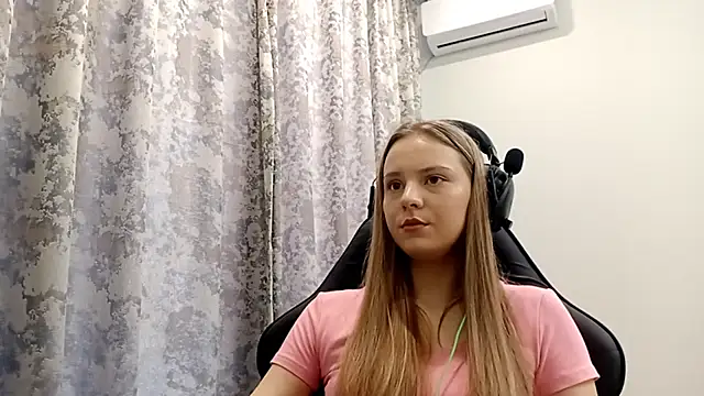 Snapshot of CrackShirker chatting on 12.16.25 CrackShirker online show from 12.16.25