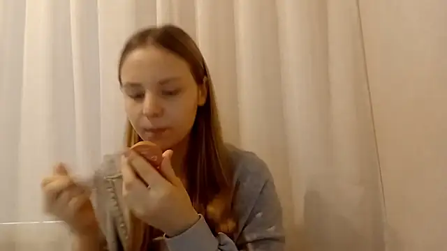 Snapshot of CrackShirker chatting on 02.18.26 CrackShirker online show from 02.18.26