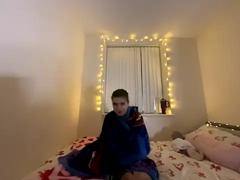 Snapshot of lucyx_xx chatting on 12.04.25 lucyx xx online show from 12.04.25