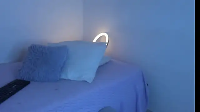 Snapshot of violetaebony chatting on 12.15.25 violetaebony online show from 12.15.25