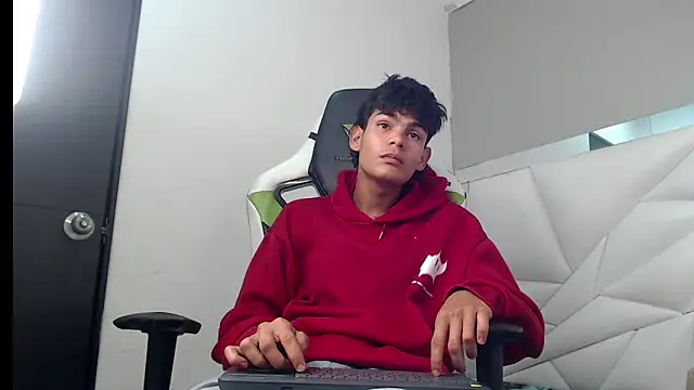 Snapshot of Lil_babyyy_ chatting on 12.21.25 Lil babyyy online show from 12.21.25