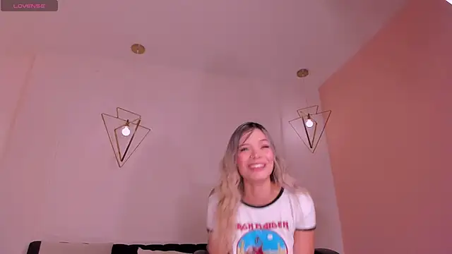 Snapshot of LisaFlowers_ chatting on 06.12.26 LisaFlowers online show from 06.12.26