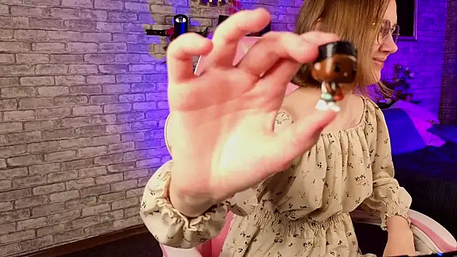 Snapshot of Mia_Mooore chatting on 12.05.25 Mia Mooore online show from 12.05.25