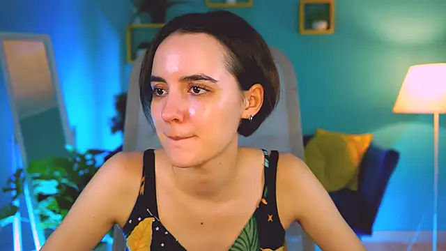 Snapshot of KateWillows chatting on 12.18.25 KateWillows online show from 12.18.25