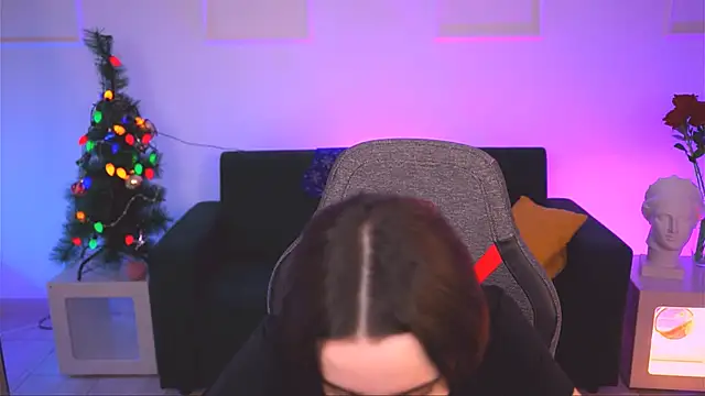 Snapshot of KateWillows chatting on 12.20.25 KateWillows online show from 12.20.25