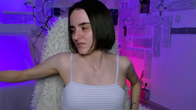KateWillows online show from 04.25.26