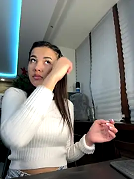 Snapshot of cordeliawow chatting on 12.20.25 cordeliawow online show from 12.20.25