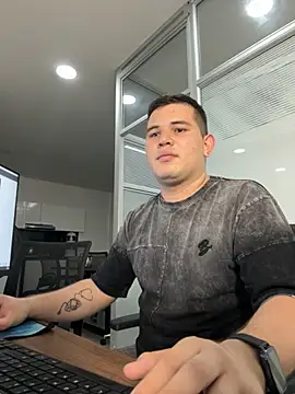 Snapshot of ian_david_Xxx chatting on 12.02.25 ian david Xxx online show from 12.02.25