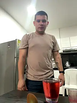 Snapshot of ian_david_Xxx chatting on 12.04.25 ian david Xxx online show from 12.04.25