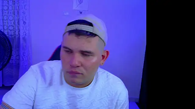 Snapshot of ian_david_Xxx chatting on 12.13.25 ian david Xxx online show from 12.13.25