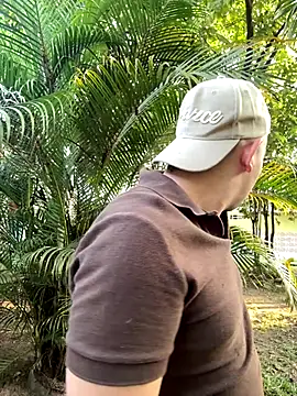 Snapshot of ian_david_Xxx chatting on 12.15.25 ian david Xxx online show from 12.15.25