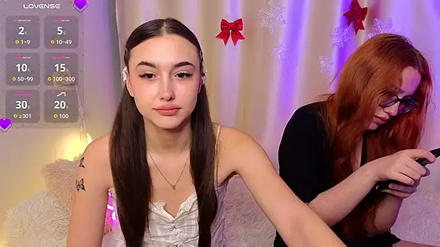 Snapshot of sunny_luna chatting on 12.16.25 sunny luna online show from 12.16.25