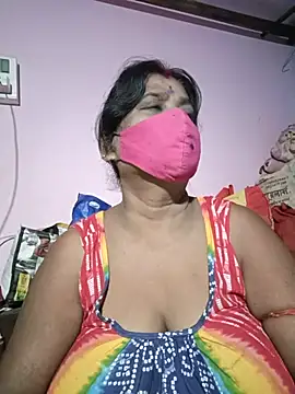 Snapshot of me-pari-hu chatting on 07.13.26 me-pari-hu online show from 07.13.26