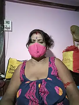 Snapshot of me-pari-hu chatting on 07.18.26 me-pari-hu online show from 07.18.26