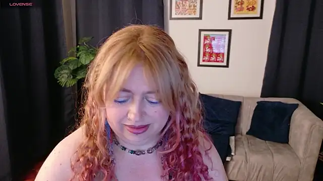 Snapshot of MilfArlet chatting on 01.12.26 MilfArlet online show from 01.12.26