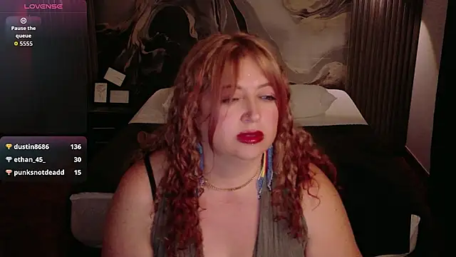 Snapshot of MilfArlet chatting on 07.28.26 MilfArlet online show from 07.28.26