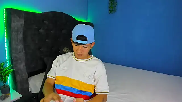 Mikke18 online show from 02.17.26