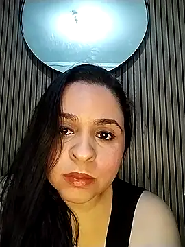 Snapshot of hirla chatting on 11.29.25 hirla online show from 11.29.25