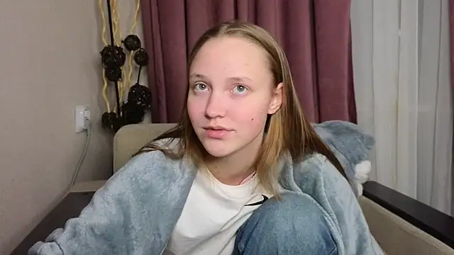 Snapshot of BibiStapler chatting on 12.16.25 BibiStapler online show from 12.16.25