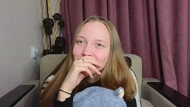 Snapshot of BibiStapler chatting on 12.21.25 BibiStapler online show from 12.21.25