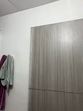 Snapshot of laia_williamss chatting on 12.17.25 laia williamss online show from 12.17.25