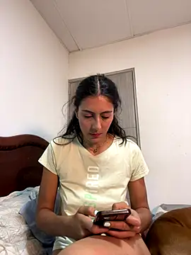 Snapshot of laia_williamss chatting on 12.23.25 laia williamss online show from 12.23.25