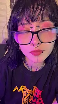 Snapshot of AryRousse chatting on 12.20.25 AryRousse online show from 12.20.25