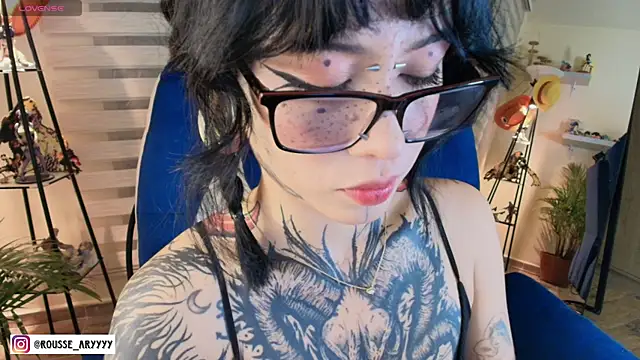 Snapshot of AryRousse chatting on 04.16.26 AryRousse online show from 04.16.26