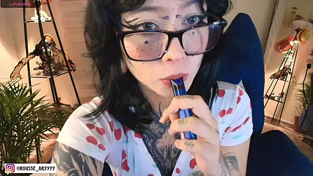 Snapshot of AryRousse chatting on 04.27.26 AryRousse online show from 04.27.26