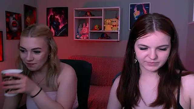 Snapshot of mikameovv chatting on 05.19.26 mikameovv online show from 05.19.26