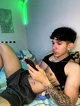 Snapshot of wil_hot chatting on 12.15.25 wil hot online show from 12.15.25