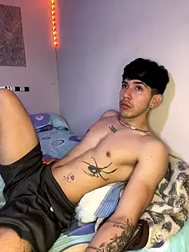 Snapshot of wil_hot chatting on 12.16.25 wil hot online show from 12.16.25