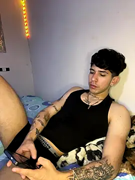 Snapshot of wil_hot chatting on 12.18.25 wil hot online show from 12.18.25